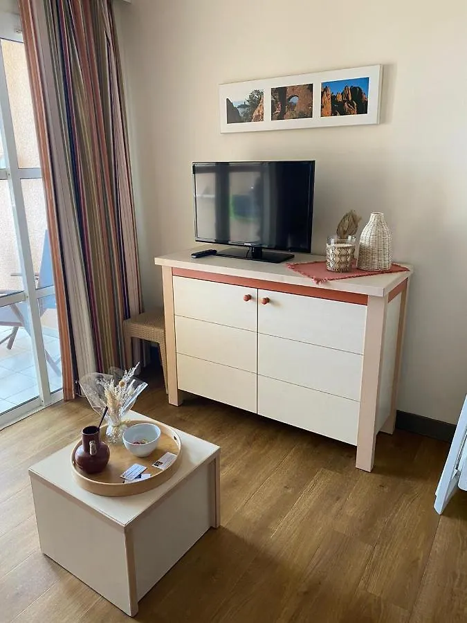 Cap Esterel Agay Saint Raphael Vue Mer Studio 4 Personnes Chez Evelyne France